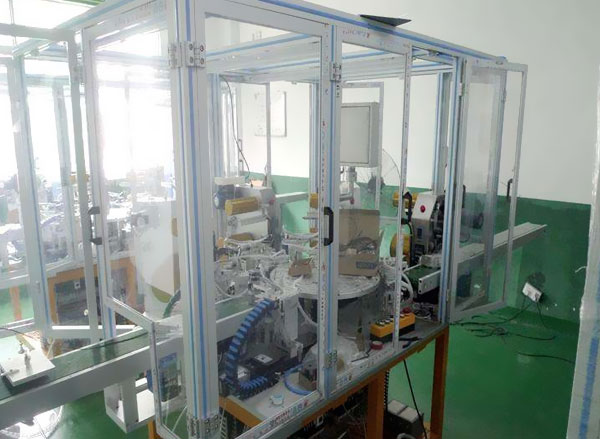 精密直線模組應(yīng)用于背光源貼膜機(jī)