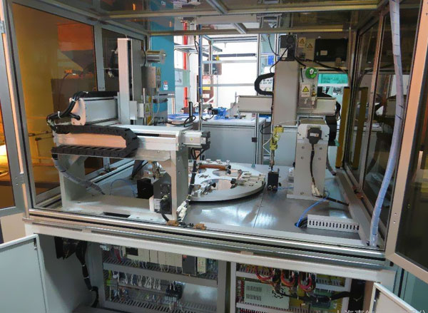 精密線性模組應(yīng)用于全自動(dòng)焊錫（點(diǎn)膠）機(jī)